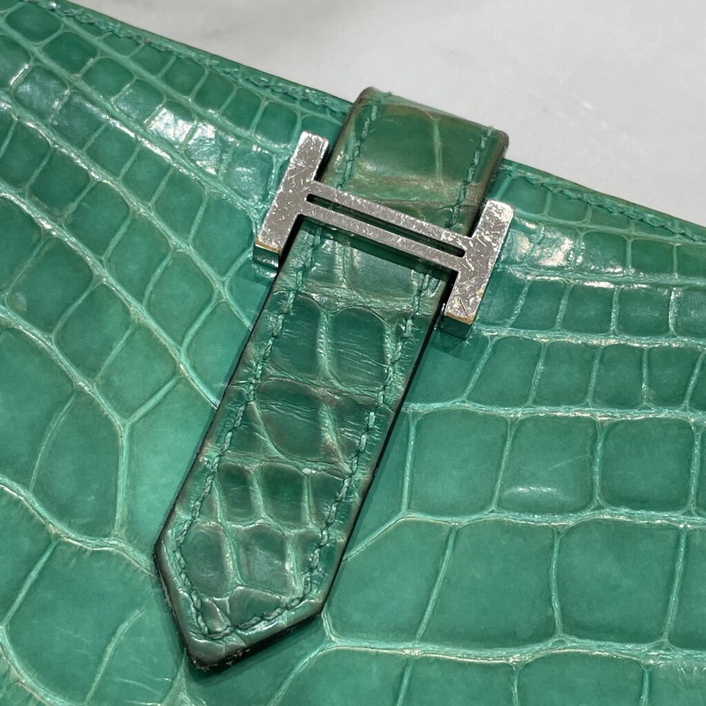 宝石のような輝きが復活｜エルメス《ベアンスフレ》クロコダイルの色補正＆艶出し