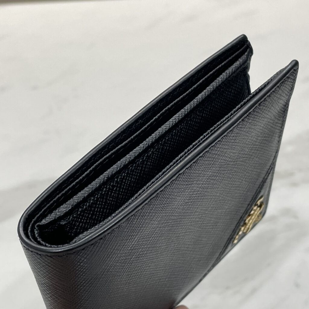 加水分解でべたべたに…プラダのお財布をリフレッシュ＆修理しました👛