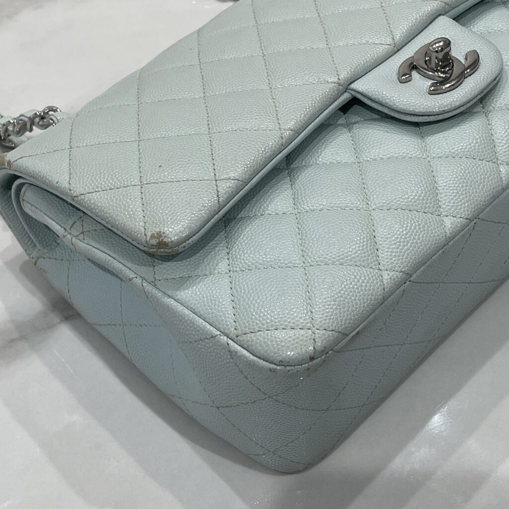 淡いブルーが蘇る！シャネル マトラッセ キャビアスキンの色補修💎