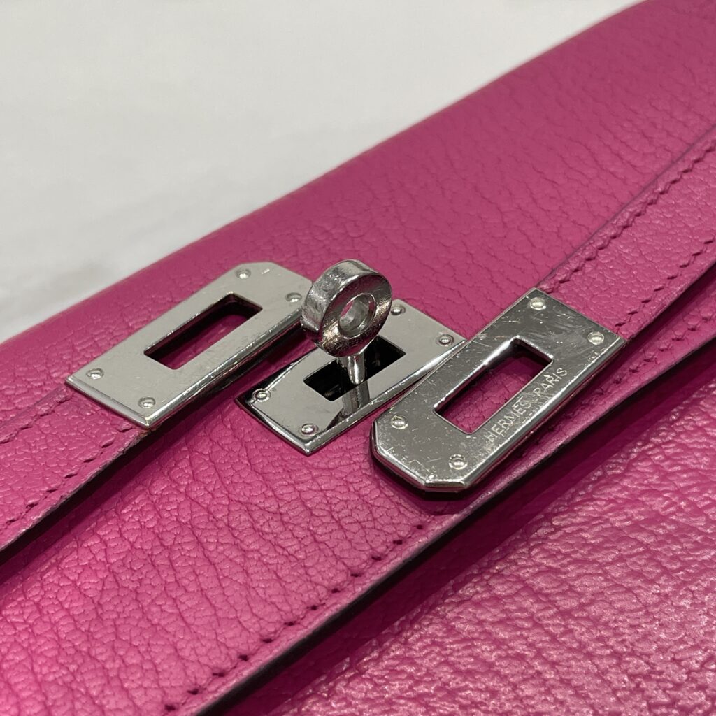 色あせたローズパープルが華やかに復活💗エルメス《ケリーウォレット》の全体色補修💐