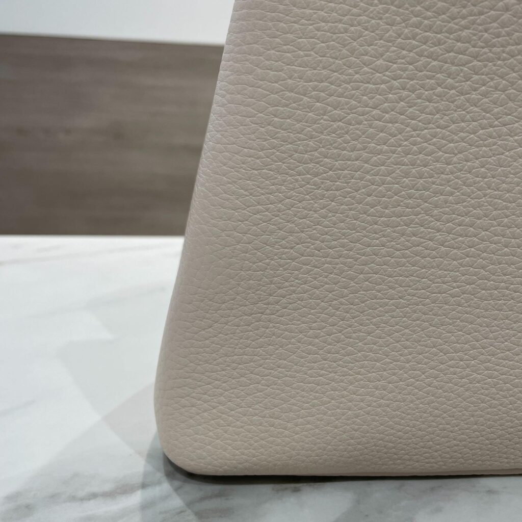 ルイ・ヴィトン 白いハンドバッグ