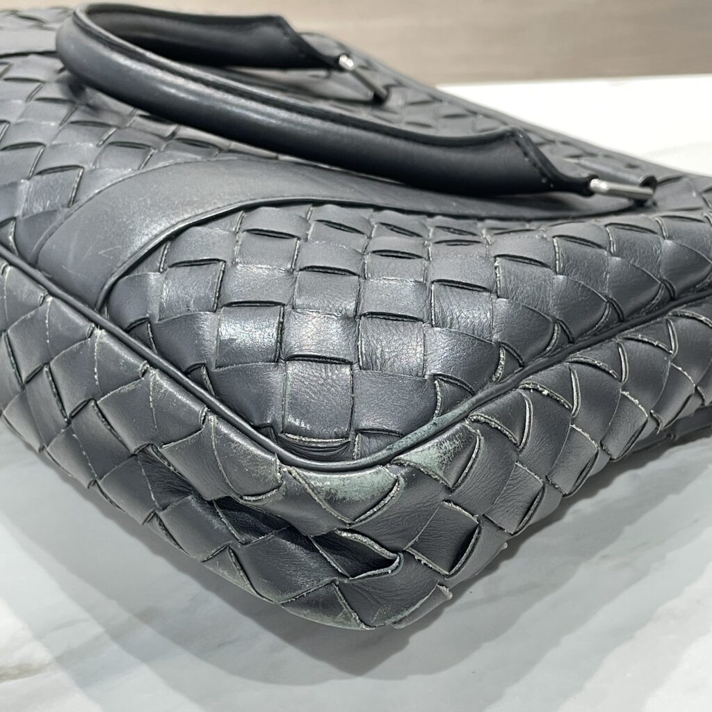 色あせたブラックを美しく再生✨|ボッテガ・ヴェネタ イントレチャート ブリーフケース