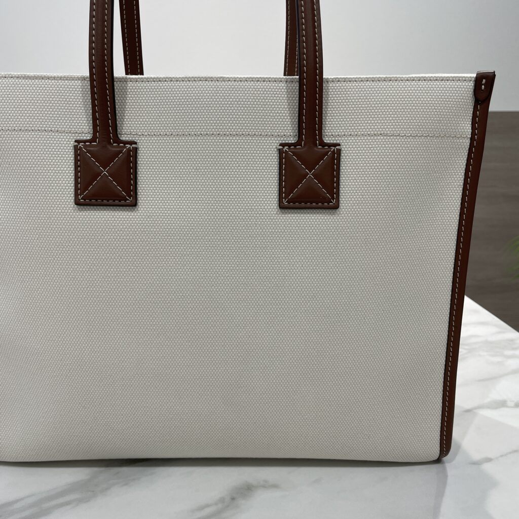 白キャンバスの汚れをすっきりリフレッシュ｜バーバリー フレヤトートの洗浄メンテナンス