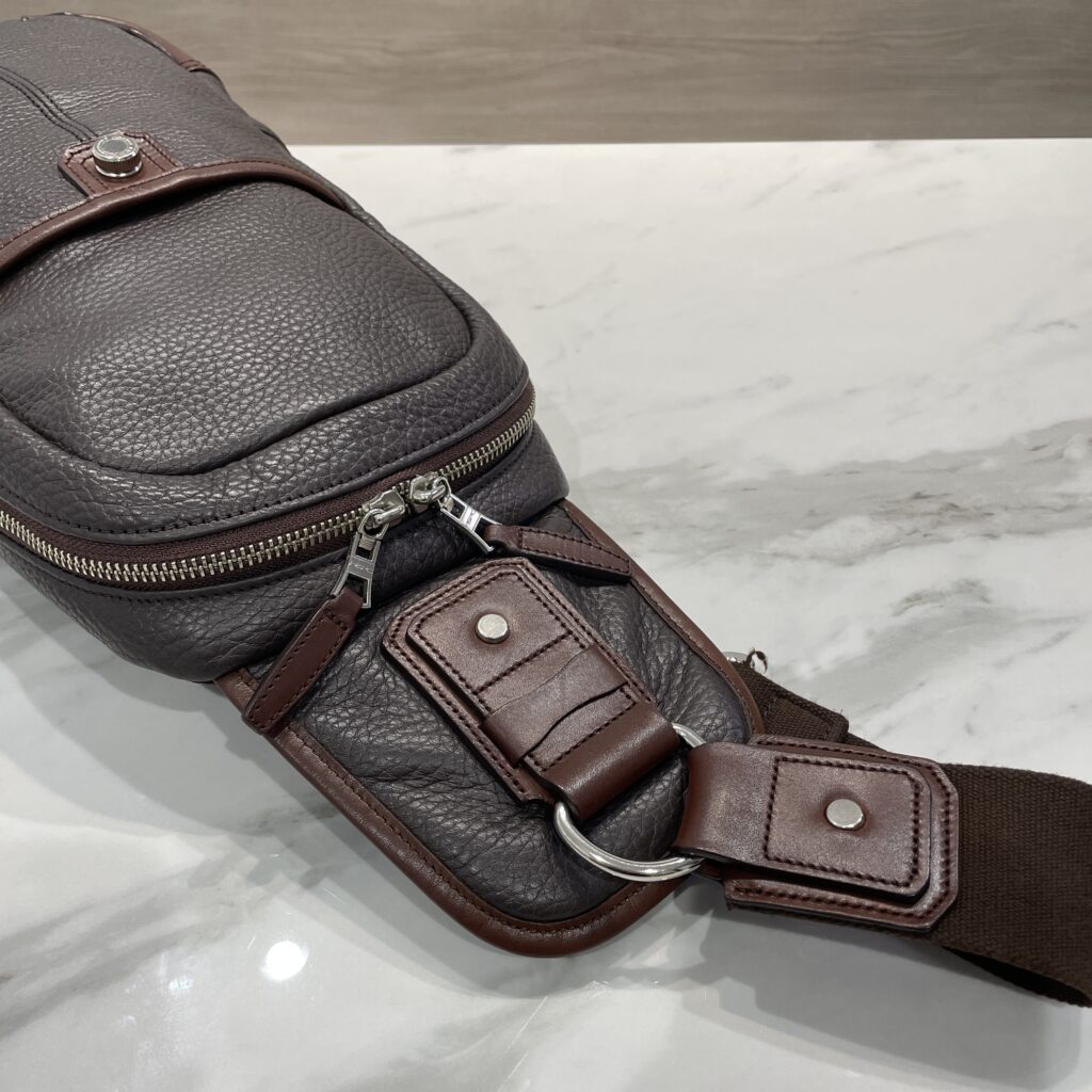 異なるレザーを美しく整える｜マスターピース ショルダーバッグ トータルメンテナンス