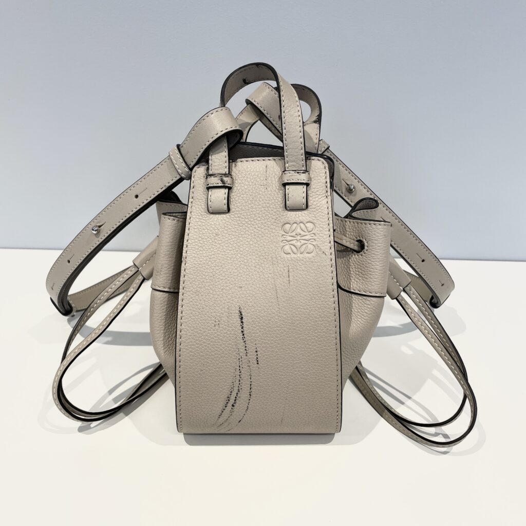 ロエベ ハンモック ミニの色補修｜コバ劣化による黒い擦れ汚れをリペア🕊