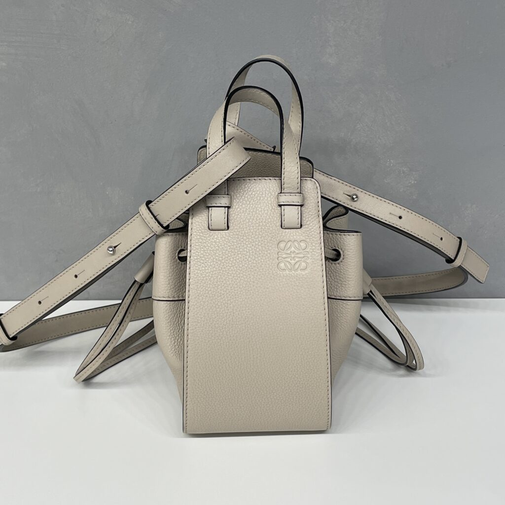 ロエベ ハンモック ミニの色補修｜コバ劣化による黒い擦れ汚れをリペア🕊